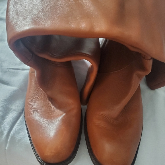 Boots - Picture 3 of 6